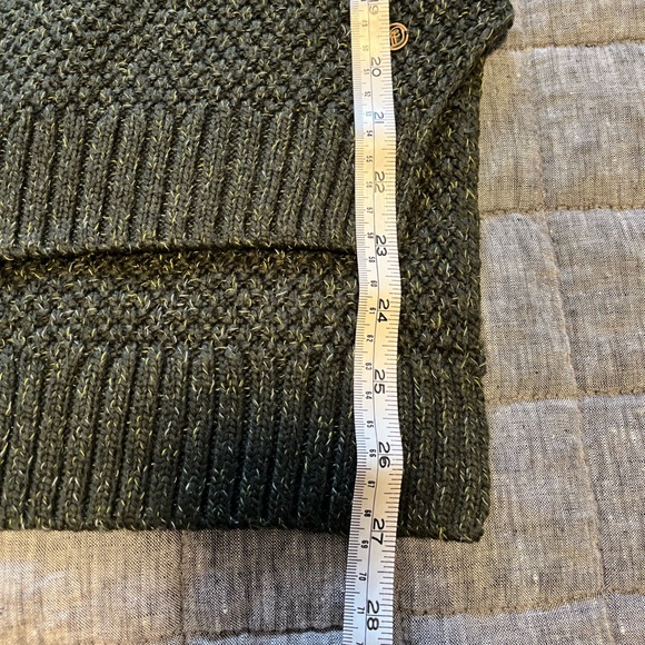 Green Knit Sweater size small - Picture 3 of 4